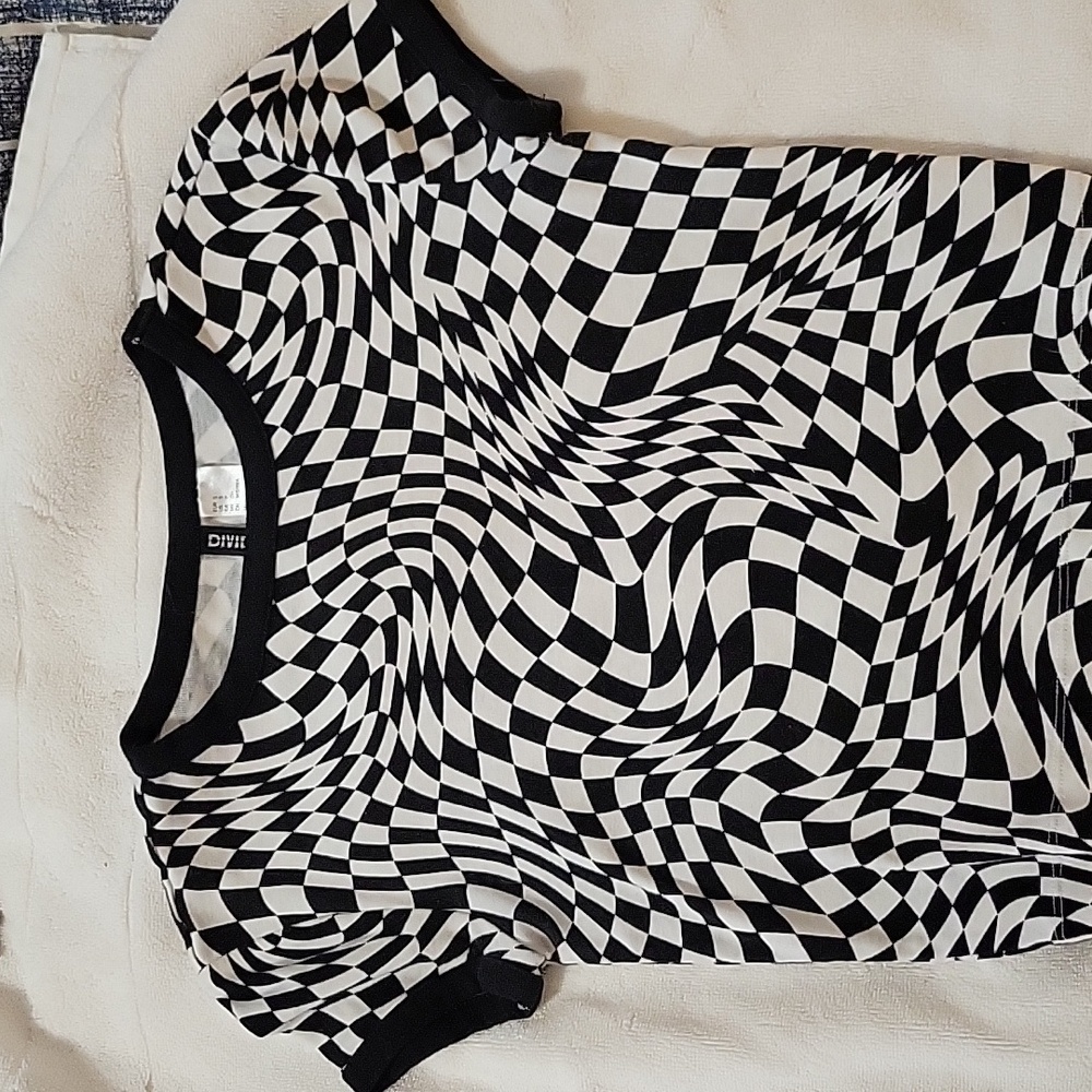 Divided Cap sleeve tshirt size s